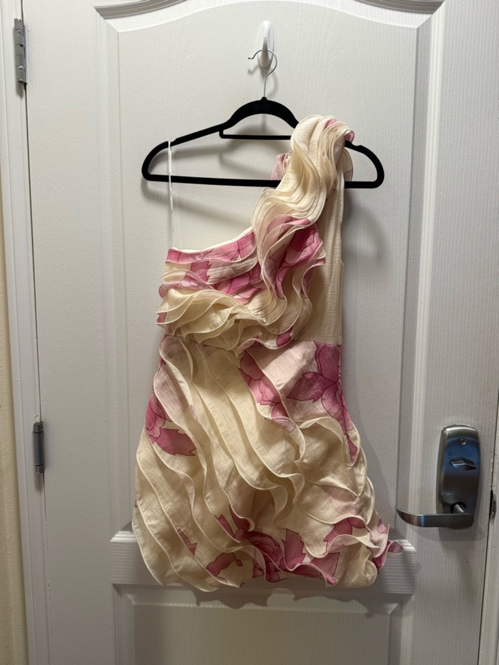 Elliatt Rova One Shoulder Mini Dress in Cream & Pink Floral  Size S NWT - Picture 8 of 9